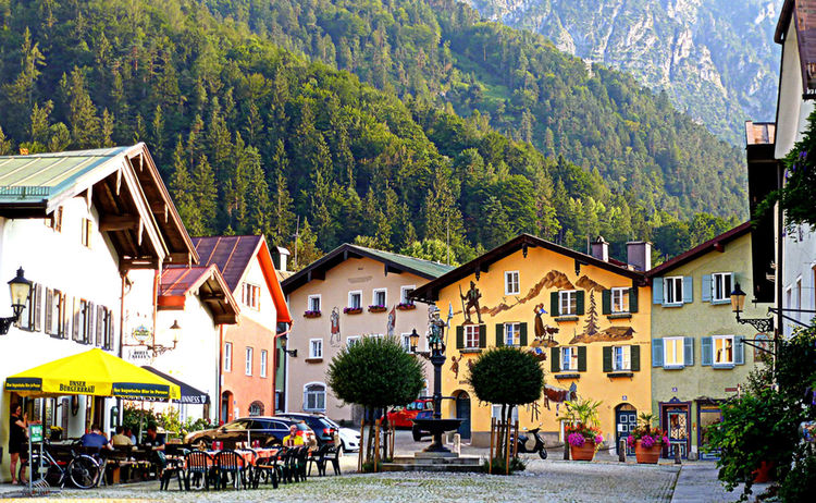 Blick in die Stadt Bad Reichenhall. Wir führen hier Tatortreinigungen durch.