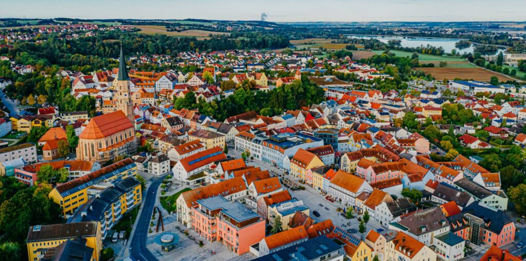 Blick auf die Stadt Dingolfing. Wir führen hier Tatortreinigungen durch.