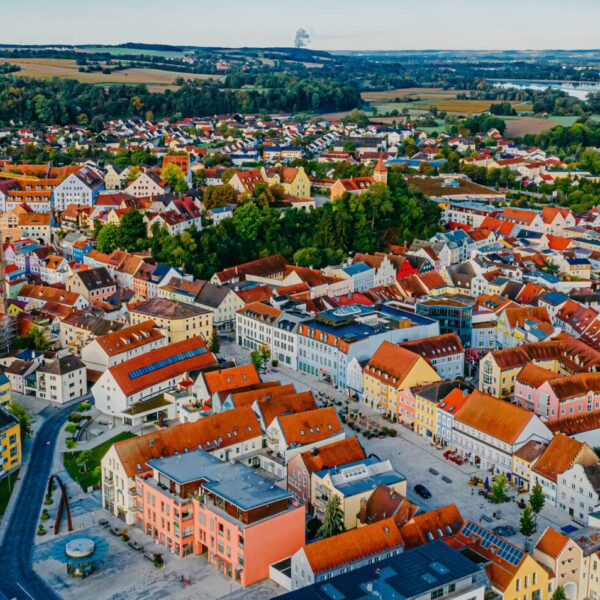 Blick auf die Stadt Dingolfing. Wir führen hier Tatortreinigungen durch.