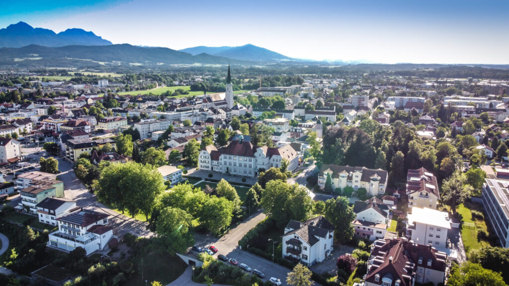 Blick auf die Stadt Freilassing. Wir führen hier Tatortreinigungen durch.